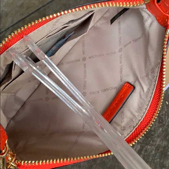 MICHAEL KORS JET SET ITEM LG GUSSET WRISTLET - Picture 11 of 16